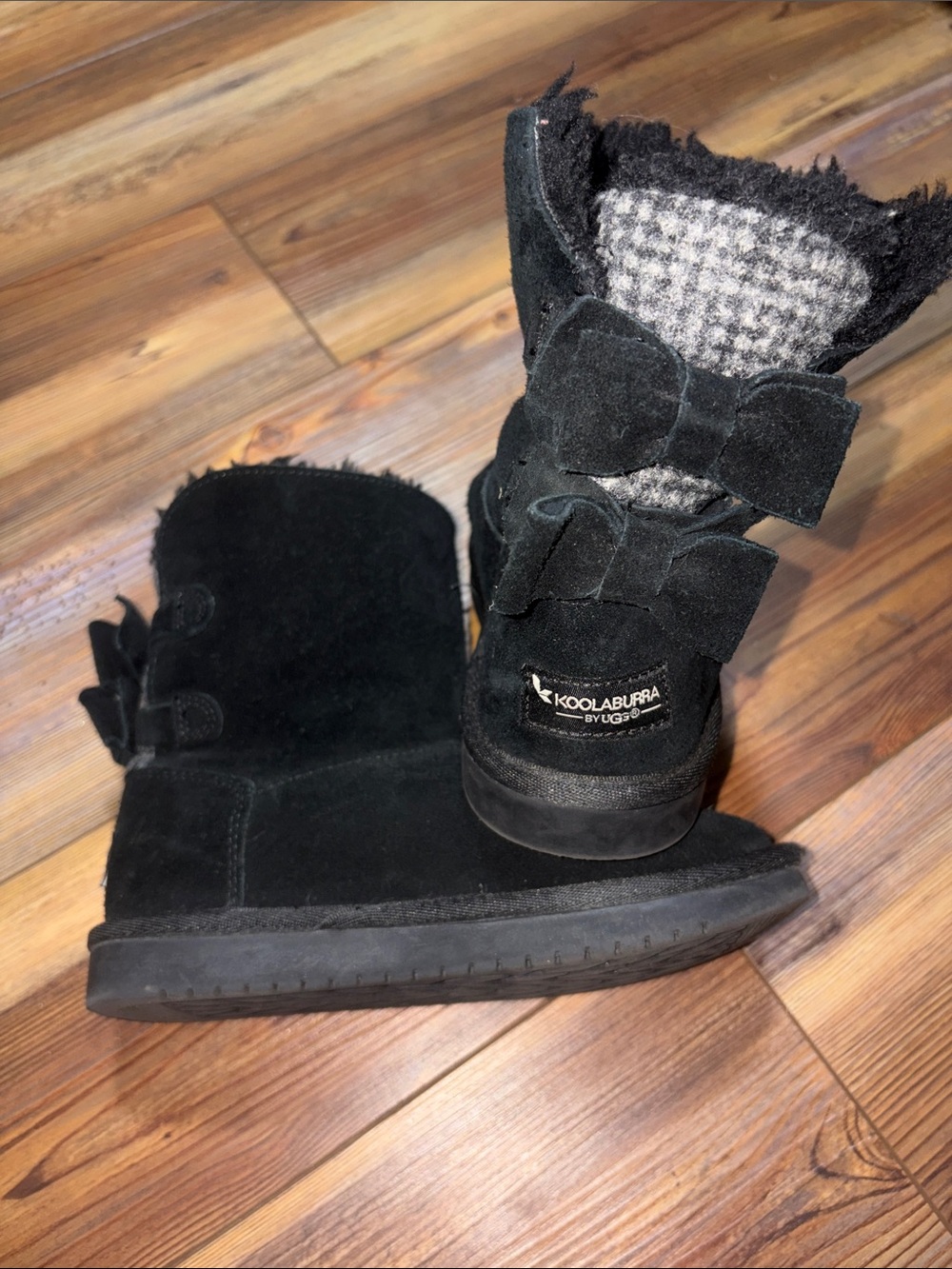Koolaburra by UGG Black Suede Bow Back Winter Boots